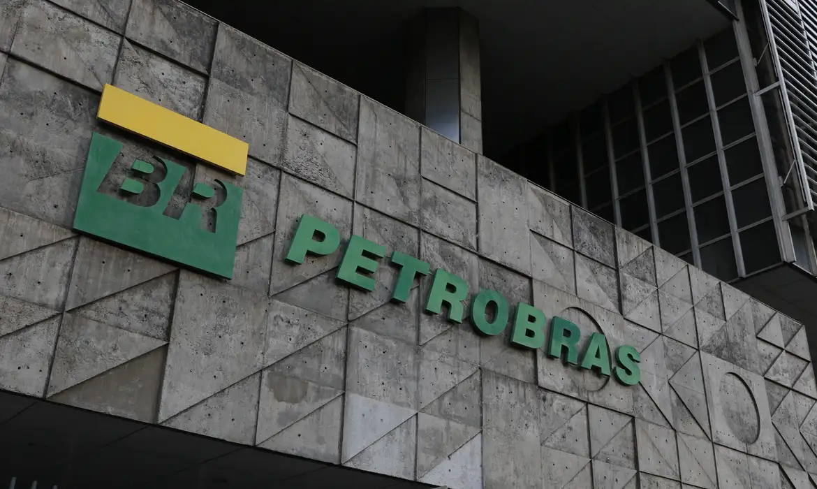 Leia mais sobre o artigo Petrobras aprova plano de demissão voluntária para até 1,1 mil pessoas