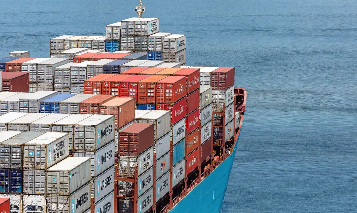 Leia mais sobre o artigo Exportações brasileiras batem recorde em outubro, apesar de tarifaço