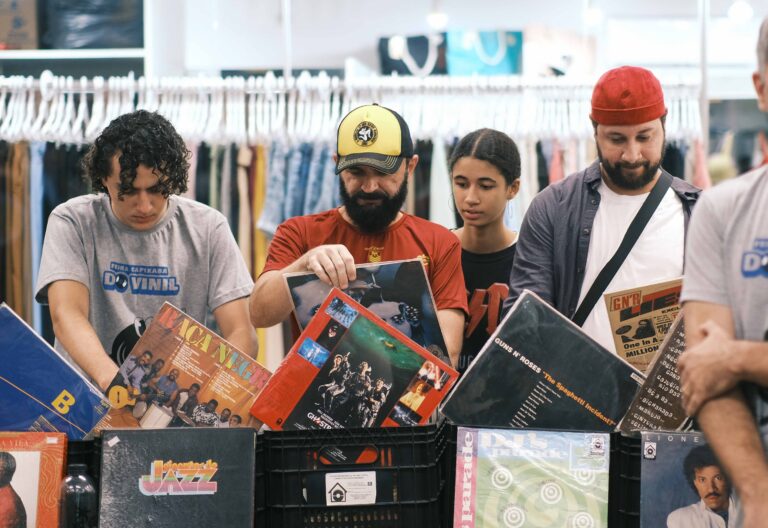 Goleada de Promoções”: Feira Capixaba do Vinil traz discos a partir de R$ 10,00 no Masterplace Mall